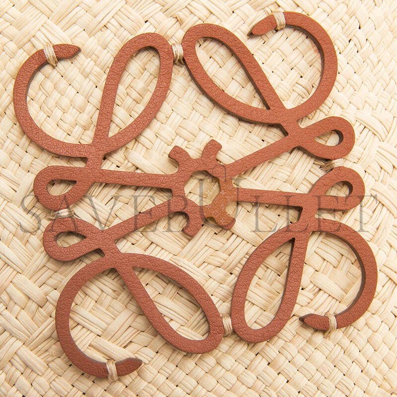 LOEWE SQUARE POCKET IN IRACA PALM AND CALFSKIN C630G35X05 (22.5*15*6cm)